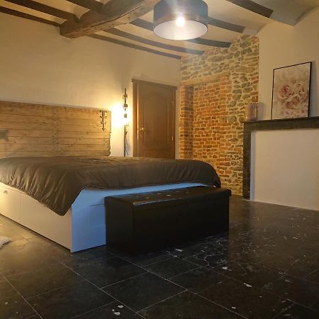 Le 3 De Gussignies Villa Kültér fotó